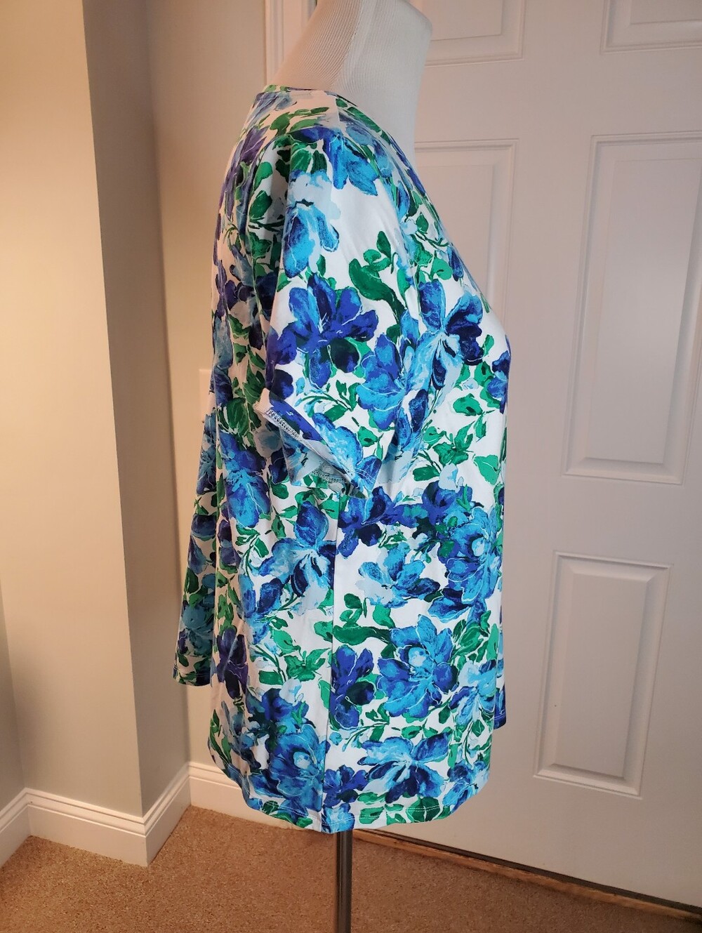 Isaac Mizrahi Blue & Green Floral Short Sleeve Top - Picture 3 of 6